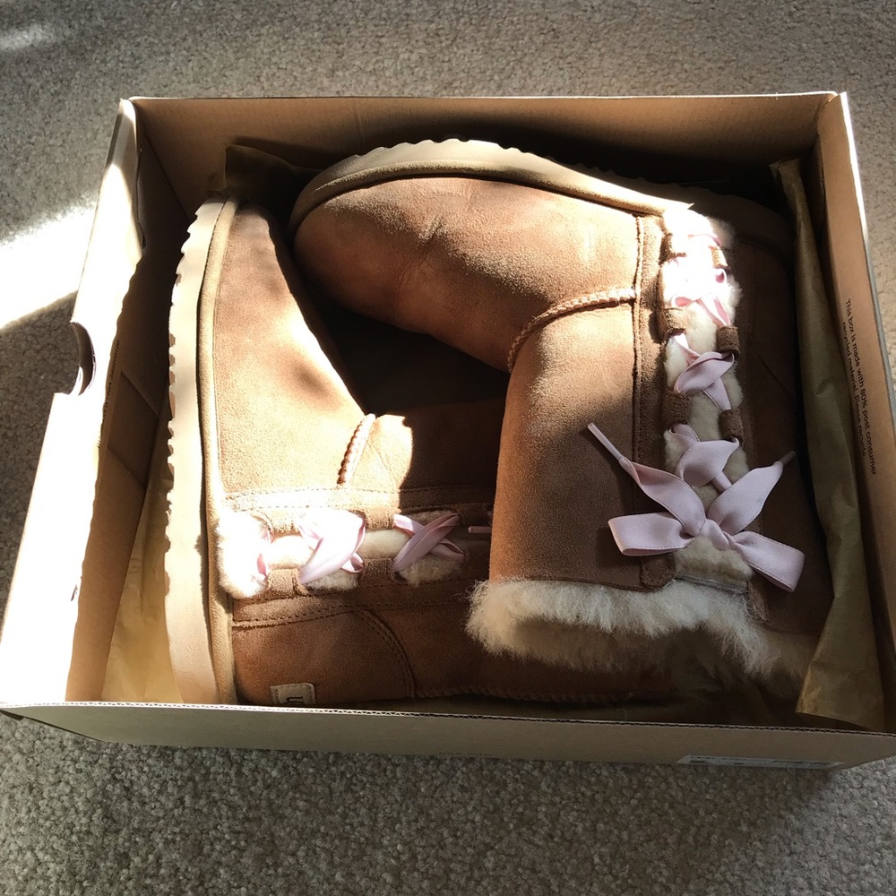 UGG Pala Chestnut boots, US 5, LIKE NEW WITH BOX